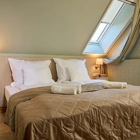 Monoslow - Wine, Dine & Rest 3*