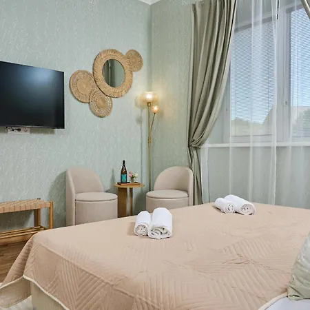 Monoslow - Wine, Dine & Rest Monoszlo