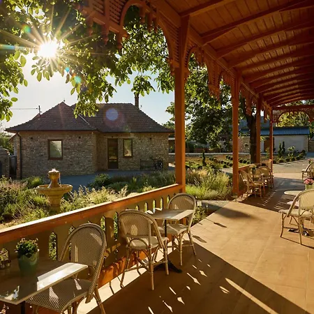 Bed & Breakfast Monoslow - Wine, Dine & Rest 4*