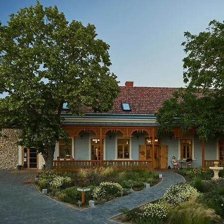 Monoslow - Wine, Dine & Rest 4*