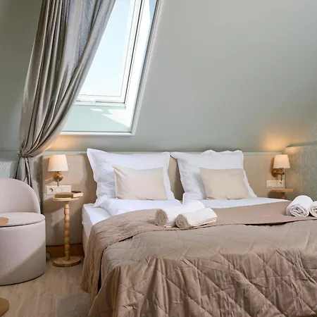 Monoslow - Wine, Dine & Rest Bed & Breakfast