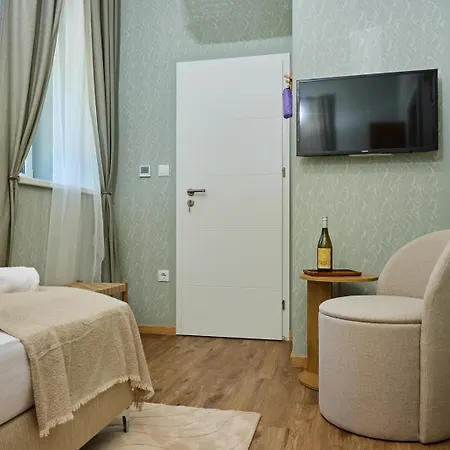 Monoslow - Wine, Dine & Rest Monoszlo