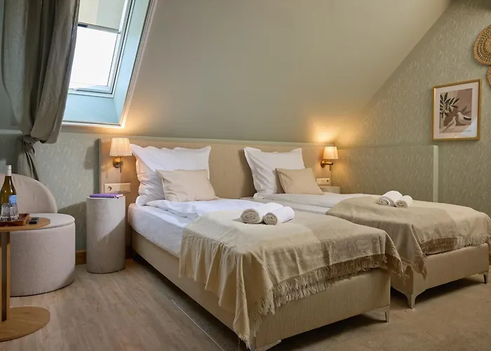 Monoslow - Wine, Dine & Rest Bed & Breakfast